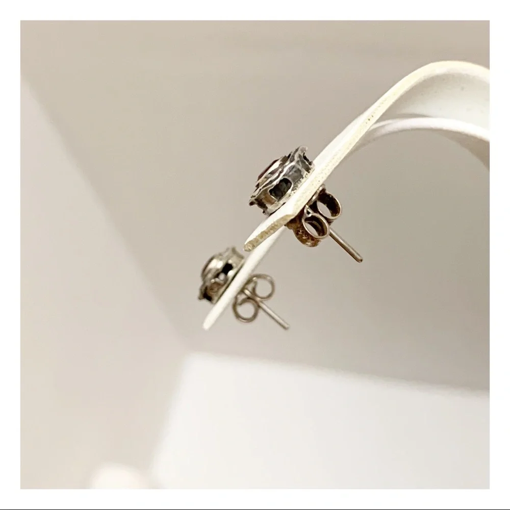 Vintage sterling silver and faceted garnet boho stud earrings - Picture 7 of 11